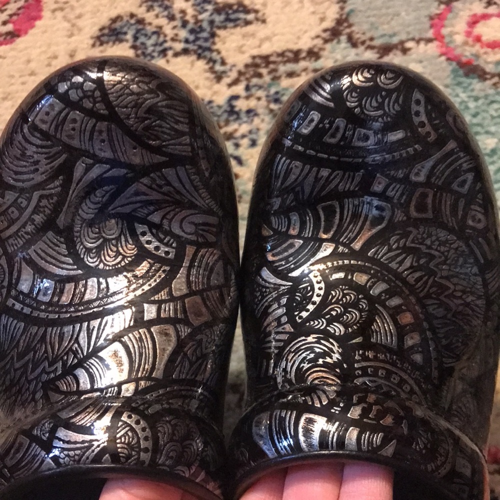 Dansko XP 2.0 Clogs.  Worn one weekend. 39